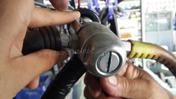 ชุดและอุปกรณ์ดำน้ำ