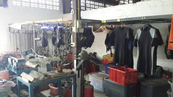 ชุดและอุปกรณ์ดำน้ำ