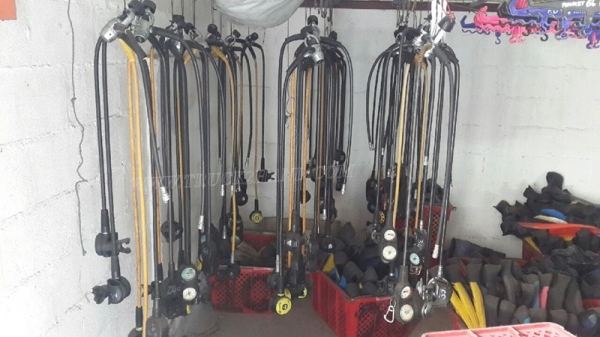 ชุดและอุปกรณ์ดำน้ำ