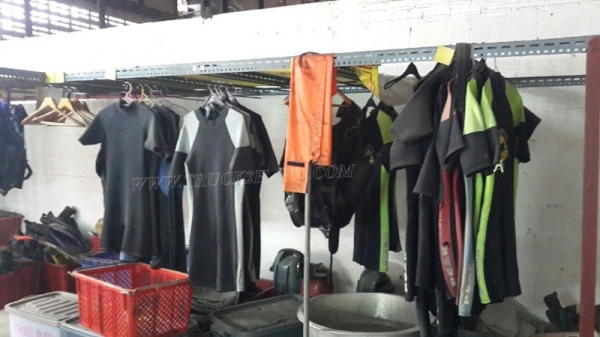 ชุดและอุปกรณ์ดำน้ำ