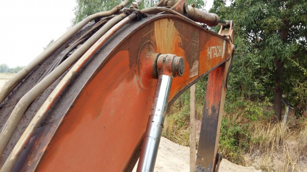 ขายด่วนHITASHI EX200-3 สภาพพร้อมใช้งาน เครื่องปั้มดี ไฟฟ้าอยู่ ตัดมอเตอร์คันเร่ง โซ่ช่วงล่างพร้อมใช้งาน เอกวารสัญญาซื้อขาย