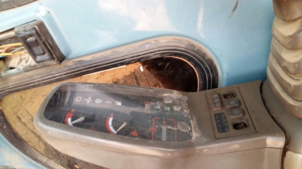 ขายด่วนHITASHI EX200-3 สภาพพร้อมใช้งาน เครื่องปั้มดี ไฟฟ้าอยู่ ตัดมอเตอร์คันเร่ง โซ่ช่วงล่างพร้อมใช้งาน เอกวารสัญญาซื้อขาย