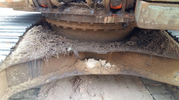 ขายด่วนHITASHI EX200-3 สภาพพร้อมใช้งาน เครื่องปั้มดี ไฟฟ้าอยู่ ตัดมอเตอร์คันเร่ง โซ่ช่วงล่างพร้อมใช้งาน เอกวารสัญญาซื้อขาย