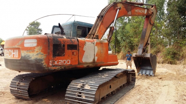 ขายด่วนHITASHI EX200-3 สภาพพร้อมใช้งาน เครื่องปั้มดี ไฟฟ้าอยู่ ตัดมอเตอร์คันเร่ง โซ่ช่วงล่างพร้อมใช้งาน เอกวารสัญญาซื้อขาย