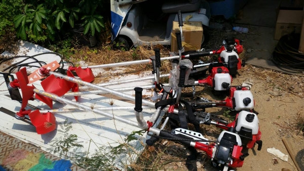 ขาย เครื่องตัดหญ้า LUMAN แบบสะพาย ของใหม่ เครื่องแรง ตัวใหญ่ ใช้งานดี