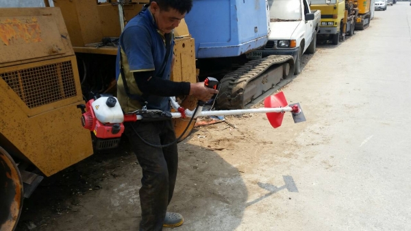 ขาย เครื่องตัดหญ้า LUMAN แบบสะพาย ของใหม่ เครื่องแรง ตัวใหญ่ ใช้งานดี