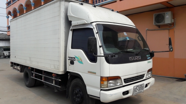 ISUZU NPR 130 ตู้ กว้าง 2.15 ม. ยาว 4.90 ม.สภาพพร้อมใช้ แอร์เย็น ทะเบียนพร้อมโอน ยางเต็ม แอร์เย็น