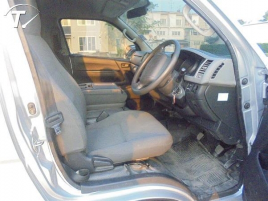 ขายรถตู้ COMMUTER 2.5 D4D mt หลังคาสูง ปี 2011 แท้ ราคาต่อรองได้คะ