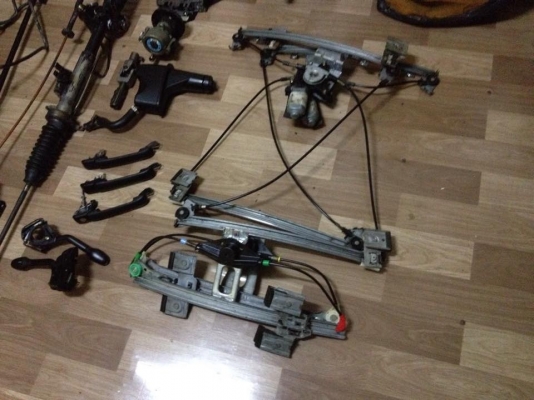 ขายอะไหล่ โฟล์ค เวนโต้ 1มือจับเปิดประตูตัวนอก สำหรับรถโฟล์คกอล์ฟ เวนโต้ ราคา 800บาท 2ชุดรางกระจกมือหมุน โฟล์คเวนโต้ ข้างละ1000บาท 3ก้านไฟ้เลี้ยว กับ ก้านปัดน้ำฝน โฟล์ค เวนโต้ ข้างละ700บาท  4กรองเดิมทั้งชุดแกะจากเครื่องยนต์ ADZ 1800cc ราคา1500บาท 5ชุดคันเก