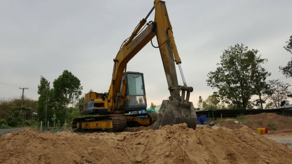 ขายแบ็คโครKomatsu pc120-3 ดูรถได้ที่ อ.หนองสองห้อง จ.ขอนแก่น  โทร0857698049 0887115178 (ราคา310000บาท) ID LINE ps5599