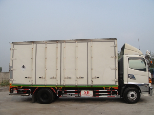 Hino FC9J ปี 55 ตู้ 10 บาน ตู้ยาว 5.50 เมตร  เครื่องยนต์JO5E 175แรงม้า สภาพสวยพร้อมใช้งาน