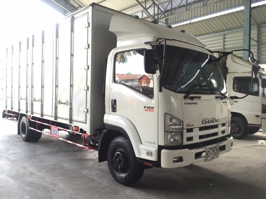 ขาย 6 ล้อ อีซูซุ FRR 210 แรง ปี 54 ตู้ 10 บาน ยาว 6.5 ม. วิ่งน้อย 15,xxx โล ยางเต็ม สภาพใหม่ สวยจัดทั้งรถทั้งตู้ พร้อมใช้  จัดแนนท์ได้ครับ สนใจติดต่อ 081-9420141  ,  081-5715326