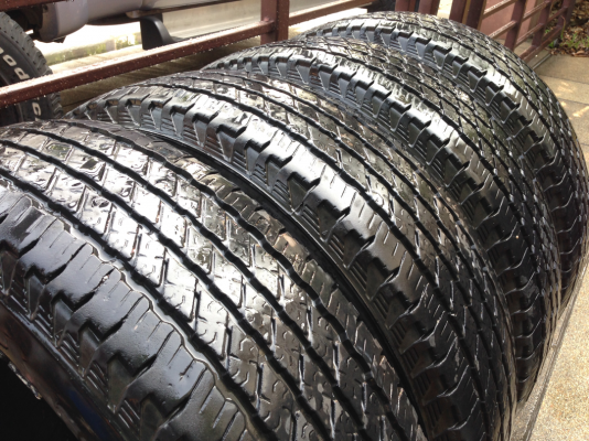ยาง Roadstone 245 75 16 ปี12 ดอกเต็ม ใช้กันยาว ราคาไม่แพง
