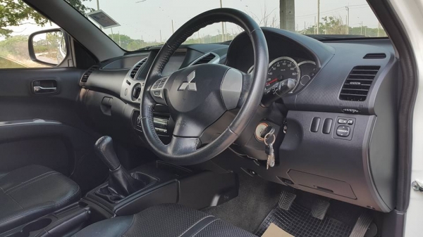 triton 4 ประตู 2015 ขาวมุข 2.7 Top ฟรีดาว์ ออกรถ 1 หมื่นจบเลย ด่วน!!! triton 4 ประตู 2015 ขาวมุข 2.7 Top ฟรีดาว์ ออกรถ 1 หมื่นจบเลย ด่วน!!!