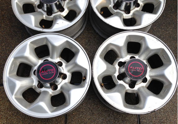 ล้อแท้ Isuzu rodeo ขอบ15 สภาพดี ฝาครบๆ ไม่มีซ่อม ราคาไม่แพง ล้อแท้ Isuzu rodeo ขอบ15 สภาพดี ฝาครบๆ ไม่มีซ่อม ราคาไม่แพง