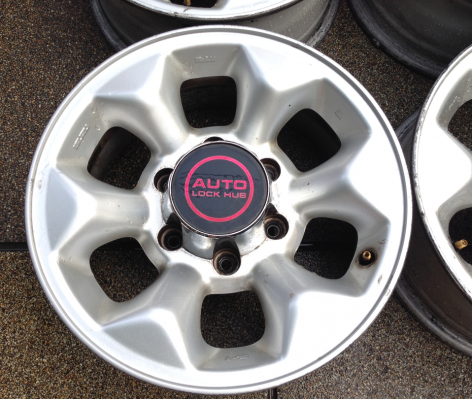 ล้อแท้ Isuzu rodeo ขอบ15 สภาพดี ฝาครบๆ ไม่มีซ่อม ราคาไม่แพง ล้อแท้ Isuzu rodeo ขอบ15 สภาพดี ฝาครบๆ ไม่มีซ่อม ราคาไม่แพง