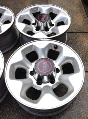 ล้อแท้ Isuzu rodeo ขอบ15 สภาพดี ฝาครบๆ ไม่มีซ่อม ราคาไม่แพง ล้อแท้ Isuzu rodeo ขอบ15 สภาพดี ฝาครบๆ ไม่มีซ่อม ราคาไม่แพง