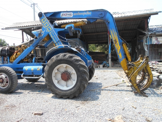 ขายรถคีบสพาภพร้อมชัยงานเครื่องโคมะสุ4ดี105ช่วงล่างรถตักเคพี725ปั่มยกเม็คโคให่ญสนจัย 0810074646 ราคาต่อรองครับ