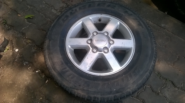 4ชุด**ขายถูกๆครับ**ยาง 245/70/16 พร้อมล้อแม๊กซ์ 4 ชุด ของรถ อิซูซุ ยังใช้งานได้ดีครับ