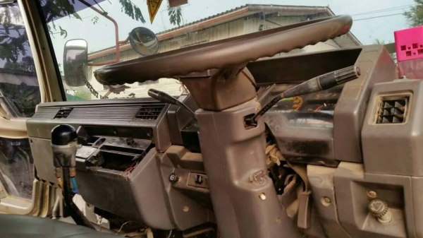 ขายรถ10ล้อ ดั้ม2เพลา FN528 เครื่อง6D17 ปี45 พ.เพาเวอร์ เบรกทิฟฟี่ ภายในสวย แอร์เย็น เอกสารพร้อมโอน ราคา990,000 สนใจโทร 090-8588220คุณนะ 093-3258446คุณบิว หรือเข้าดูสินค้าอื่นๆได้ที่ www.truck.in.th/498 หรือเพจFacebook ณรงค์ ซื้อขายรถมือสอง (เว็บไซต์ส่วนตั