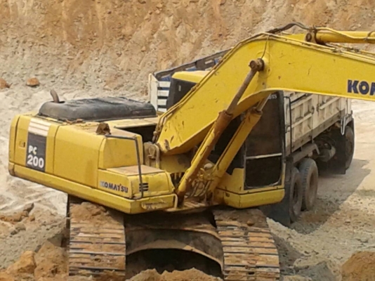 ขาย 1,385,000 KOMATSU pc 200-7 เครื่องดีปั้มแรงไฟฟ้าครบเล่มทะเบียนรถทำงานอยู่ 090-772-3710 090-772-3708