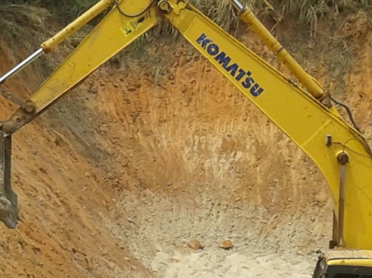 ขาย 1,385,000 KOMATSU pc 200-7 เครื่องดีปั้มแรงไฟฟ้าครบเล่มทะเบียนรถทำงานอยู่ 090-772-3710 090-772-3708