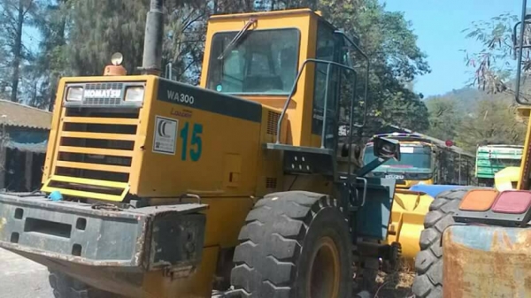 รถขุด Komatsu pc200-8