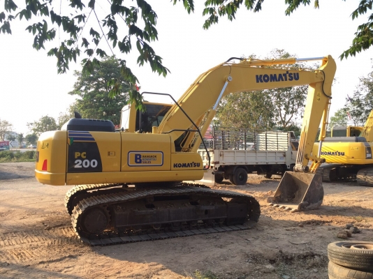 Komatsu pc200-8