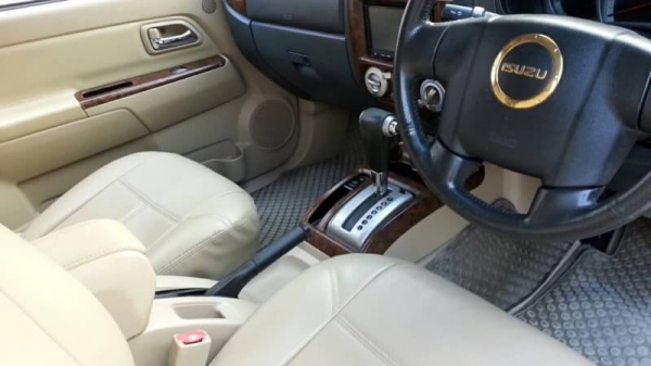 ขายอีซูซุ MU-7 ปี 09 เครื่อง 3.0 VGS โกล์ดซีรีส์ รุ่นท็อปสุดabs airbag เบาะหนังไฟฟ้าทั้งคันภายในสะอาด tv dvd สภาพเครื่องดีช่วงล่างแน่น วิ่งน้อย รถสวยพร้อมใช้งาน ขายสด 449000 โทร 098-1188330 กันต์