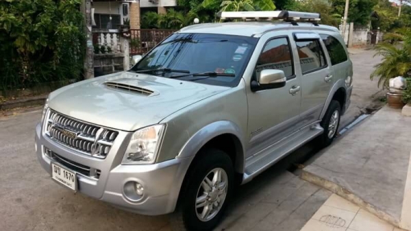 ขายอีซูซุ MU-7 ปี 09 เครื่อง 3.0 VGS โกล์ดซีรีส์ รุ่นท็อปสุดabs airbag เบาะหนังไฟฟ้าทั้งคันภายในสะอาด tv dvd สภาพเครื่องดีช่วงล่างแน่น วิ่งน้อย รถสวยพร้อมใช้งาน ขายสด 449000 โทร 098-1188330 กันต์