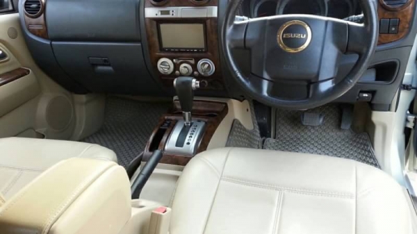 ขายอีซูซุ MU-7 ปี 09 เครื่อง 3.0 VGS โกล์ดซีรีส์ รุ่นท็อปสุดabs airbag เบาะหนังไฟฟ้าทั้งคันภายในสะอาด tv dvd สภาพเครื่องดีช่วงล่างแน่น วิ่งน้อย รถสวยพร้อมใช้งาน ขายสด 449000 โทร 098-1188330 กันต์