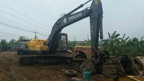 ขาย VOLVO  EC210 BLC เอกสารอินวอย ไฟฟ้าครบ พร้อมใช้ ติดต่อ คุณ อ๊อฟ พิตร 086-737-9991