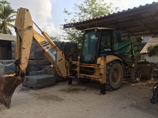 รถตักหน้า ขุดหลัง   KOMATSU   (โคมัสสุ)  พร้อมใช้งาน เล่่มพร้อม ...