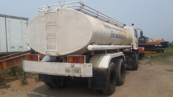 รถน้ำสิบล้อ Isuzu สภาพพร้อมใช้งาน