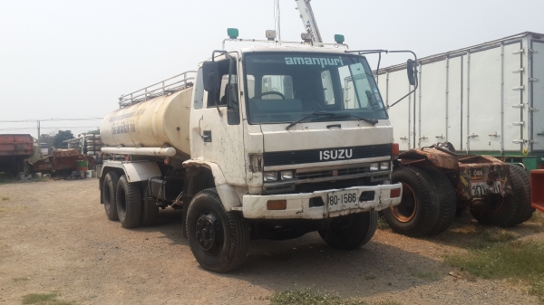 รถน้ำสิบล้อ Isuzu สภาพพร้อมใช้งาน