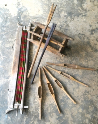 ชุดสาวใยไหม อักม้วนด้าย ฟืมหัวผ้าเก่า กระสวยประดู่แดง เก่าสวยสุดคุ้ม