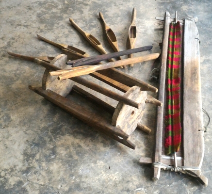 ชุดสาวใยไหม อักม้วนด้าย ฟืมหัวผ้าเก่า กระสวยประดู่แดง เก่าสวยสุดคุ้ม