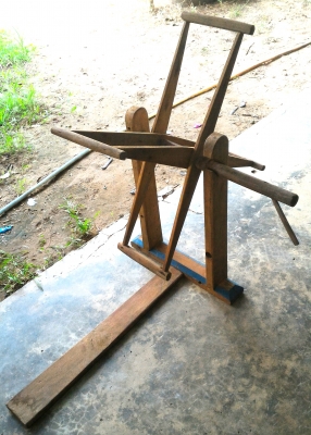่เครื่องทอผ้าปั่นด้าย ถอดประกอบได้ เป็นงานทำมือสวยงามแบบพื้นบ้าน