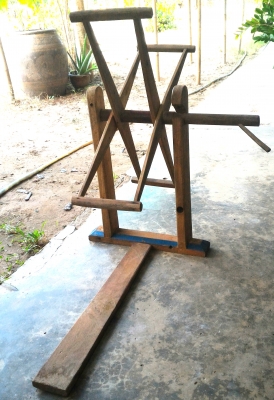 ่เครื่องทอผ้าปั่นด้าย ถอดประกอบได้ เป็นงานทำมือสวยงามแบบพื้นบ้าน