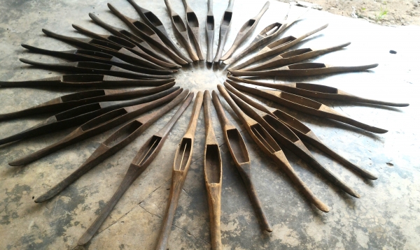 กระสวยชุดใหญ่ 30 ตัว แกะมือไม้ประดู่สิบกว่าตัว ไม้พิเศษรวมอีกมากสุดคุ้ม