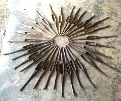 กระสวยชุดใหญ่ 30 ตัว แกะมือไม้ประดู่สิบกว่าตัว ไม้พิเศษรวมอีกมากสุดคุ้ม