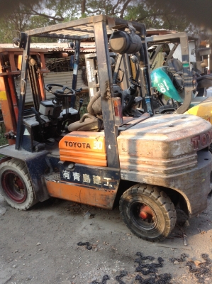 +++ ขายโฟล์คลิฟท์  TOYOTA 5FD30  ขนาด  3  ตัน  เครื่องยนต์ดีเซล  เสา  3  เมตร  เกียร์ธรรมดา  งา 1,070  มม.  ยางลม