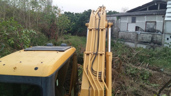 ขายด่วน Komatsu pc200-7 ทำงาน 5,900 ชั่วโมง ขายด่วน Komatsu pc200-7 ทำงาน 5,900 ชั่วโมง