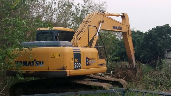 ขายด่วน Komatsu pc200-7 ทำงาน 5,900 ชั่วโมง ขายด่วน Komatsu pc200-7 ทำงาน 5,900 ชั่วโมง