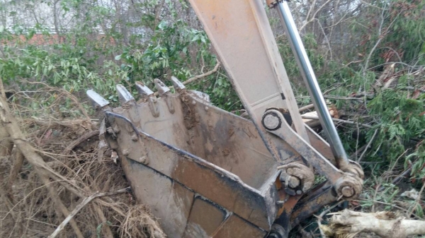 ขายด่วน Komatsu pc200-7 ทำงาน 5,900 ชั่วโมง ขายด่วน Komatsu pc200-7 ทำงาน 5,900 ชั่วโมง