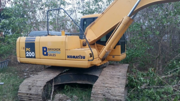 ขายด่วน Komatsu pc200-7 ทำงาน 5,900 ชั่วโมง