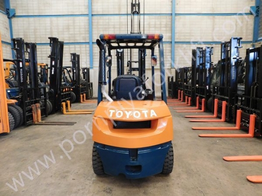 จำหน่ายรถ Forklift TOYOTA 02-7FD25 จำหน่ายรถ Forklift TOYOTA 02-7FD25