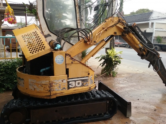 รถแบคโฮยี่ห้อ มิตซูบิซิรุ่น MXR 30