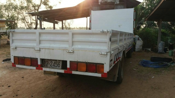 ขาย 6ล้อ ISUZU 130 แรงม้า ปี50 กระบะคาโก้ยาว5ม. สภาพสวยพร้อมใช้  ติดต่อได้ที่คุณ อ๊อฟ พิจิตร 086-737-9991