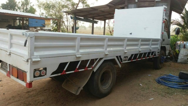 ขาย 6ล้อ ISUZU 130 แรงม้า ปี50 กระบะคาโก้ยาว5ม. สภาพสวยพร้อมใช้  ติดต่อได้ที่คุณ อ๊อฟ พิจิตร 086-737-9991